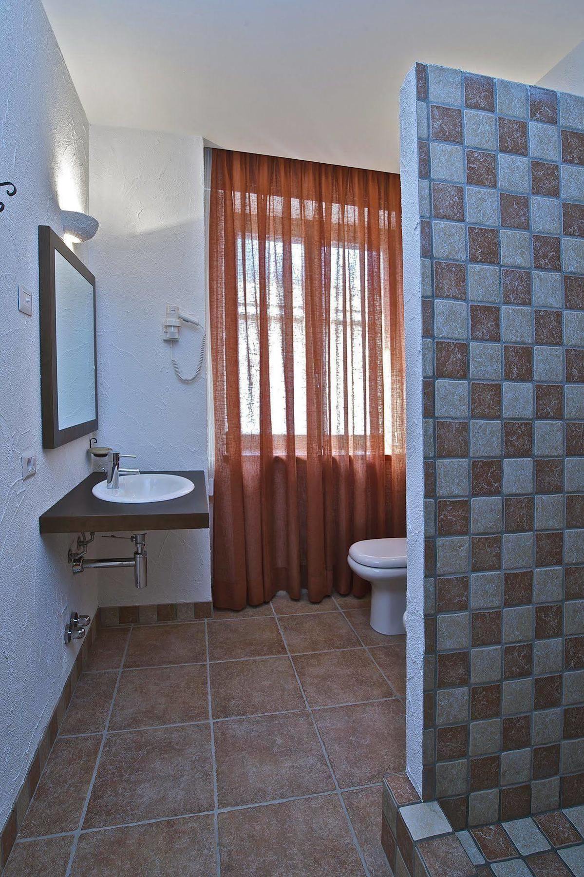 Hotel Bernina Тирано Екстериор снимка